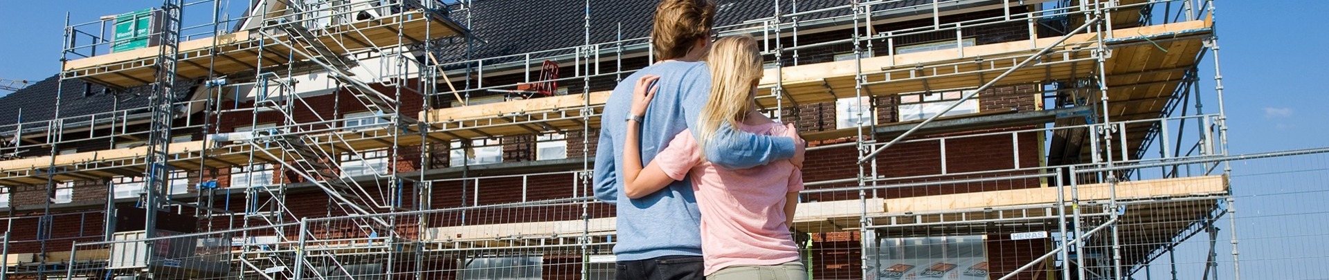 Jong stel voor nieuwbouw
